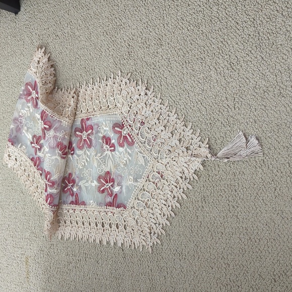 Table Runner - Picture 4 of 4